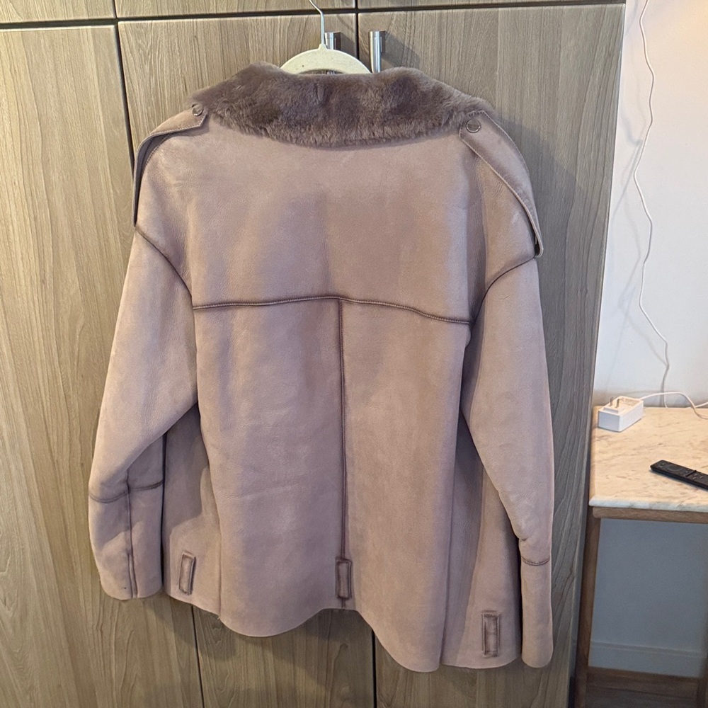 Women's Shearling Jacket - Picture 5 of 6